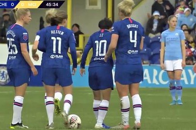  曼城女足实现联赛三连冠伟业  